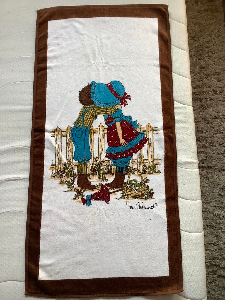 Vintage handdoek Miss Petticoat (1979) 95 cm x 47 cm, Ophalen, Witgoed