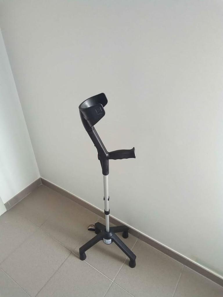 Nieuwe loopkruk ''vierpoot'' van het merk Rebotec, Diversen, Ophalen of Verzenden, In hoogte verstelbaar, Nieuw