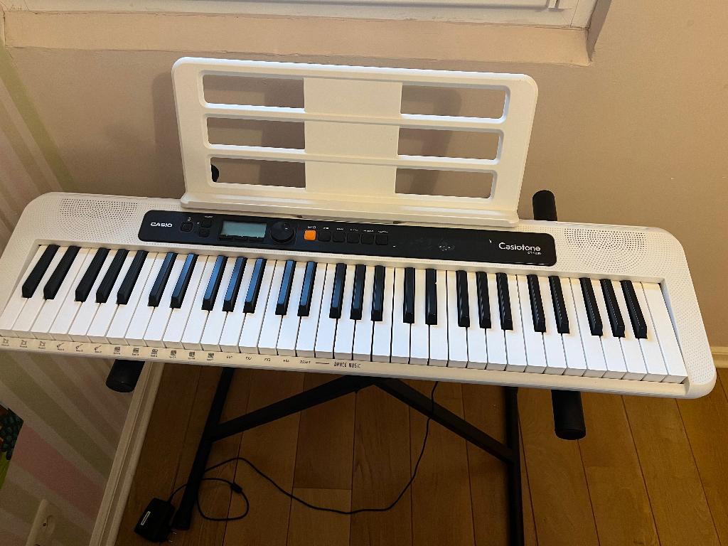 Casiotone CT-S200 Blanc avec support réglable, Musique & Instruments, Enlèvement, Comme neuf, Blanc