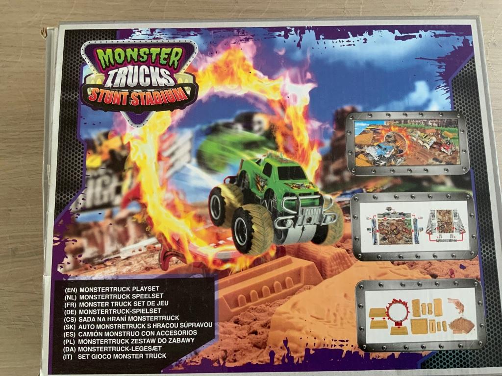 MonsterTrucs Stunt Stadium met kinetisch zand, Ophalen, Gebruikt
