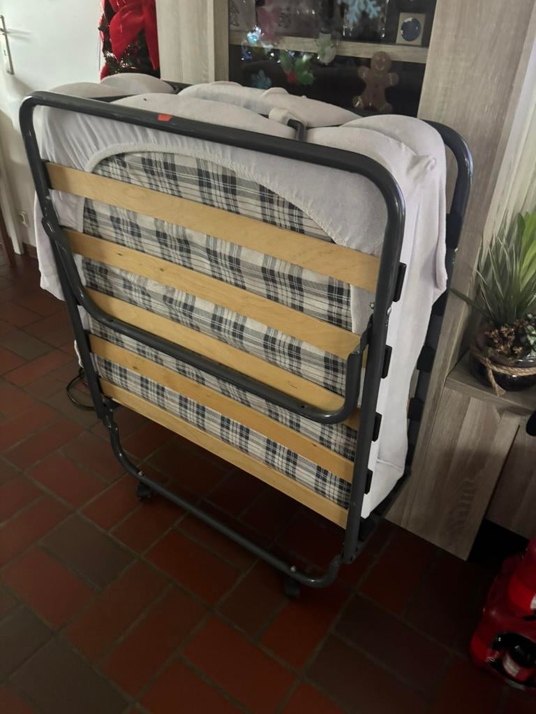 Plooibed. Vouwbed logeerbed, Huis en Inrichting, Ophalen, Gebruikt, Eenpersoons