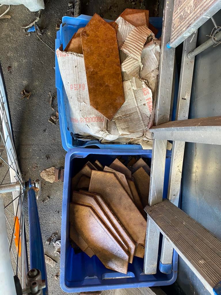 Carrelage brun, Comme neuf