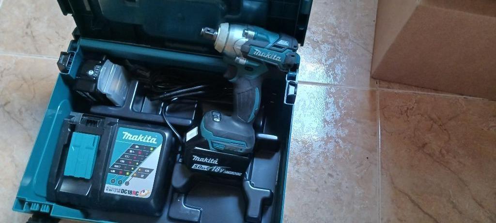 Makita DTW285RTJ 18V Li-Ion 5Ah 280Nm Slagmoersleutel, Ophalen, Zo goed als nieuw