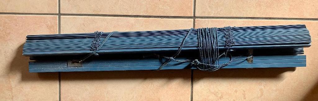 Store vénitien bleu, Huis en Inrichting, Stoffering | Gordijnen en Lamellen, Ophalen of Verzenden, Blauw, Minder dan 50 cm