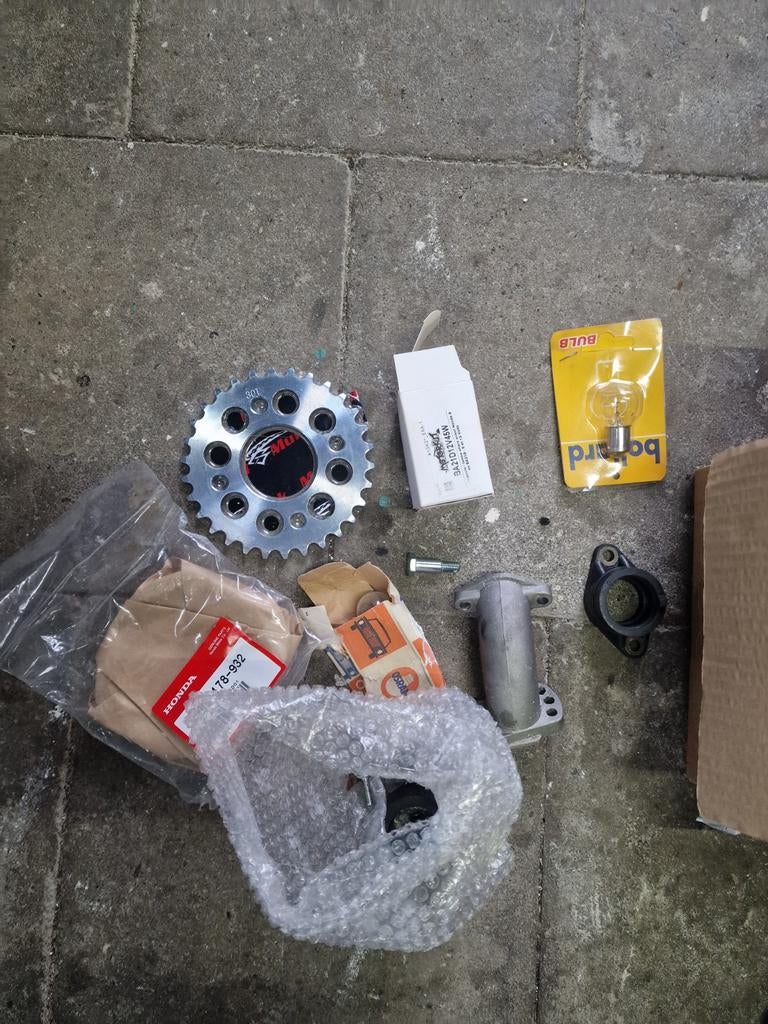 Dax onderdelen gloednieuw, Enlèvement ou Envoi