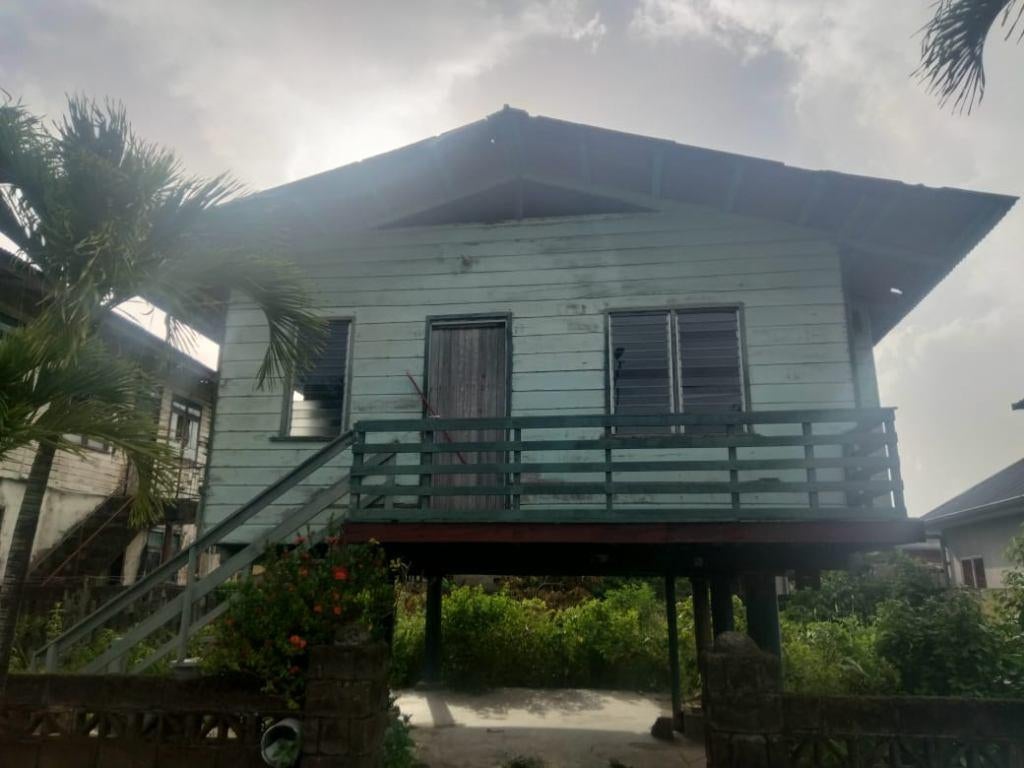 Terrain avec maison à Paramaribo, Suriname, Ville, Maison d'habitation, Hors Europe, Ventes sans courtier