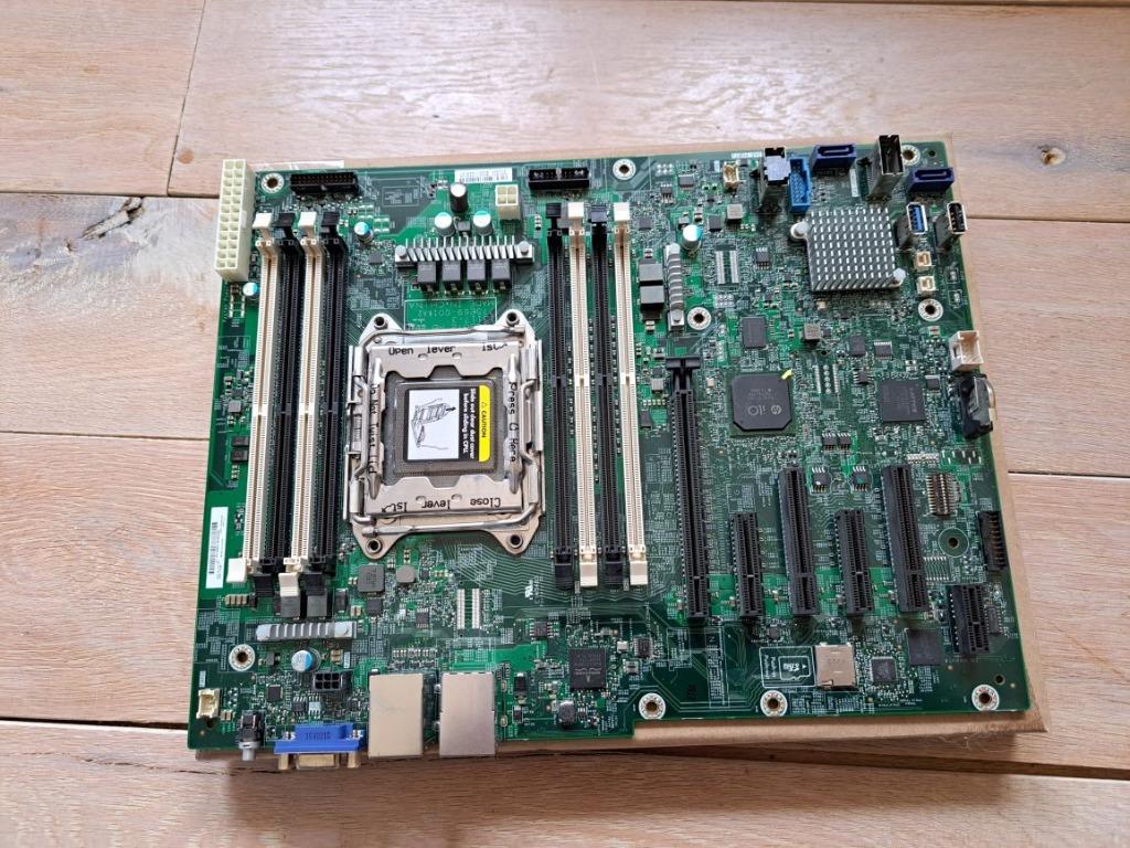 Moederbord - LEZEN, Computers en Software, Ophalen, Gebruikt, Overige soorten, LGA 2011-v3