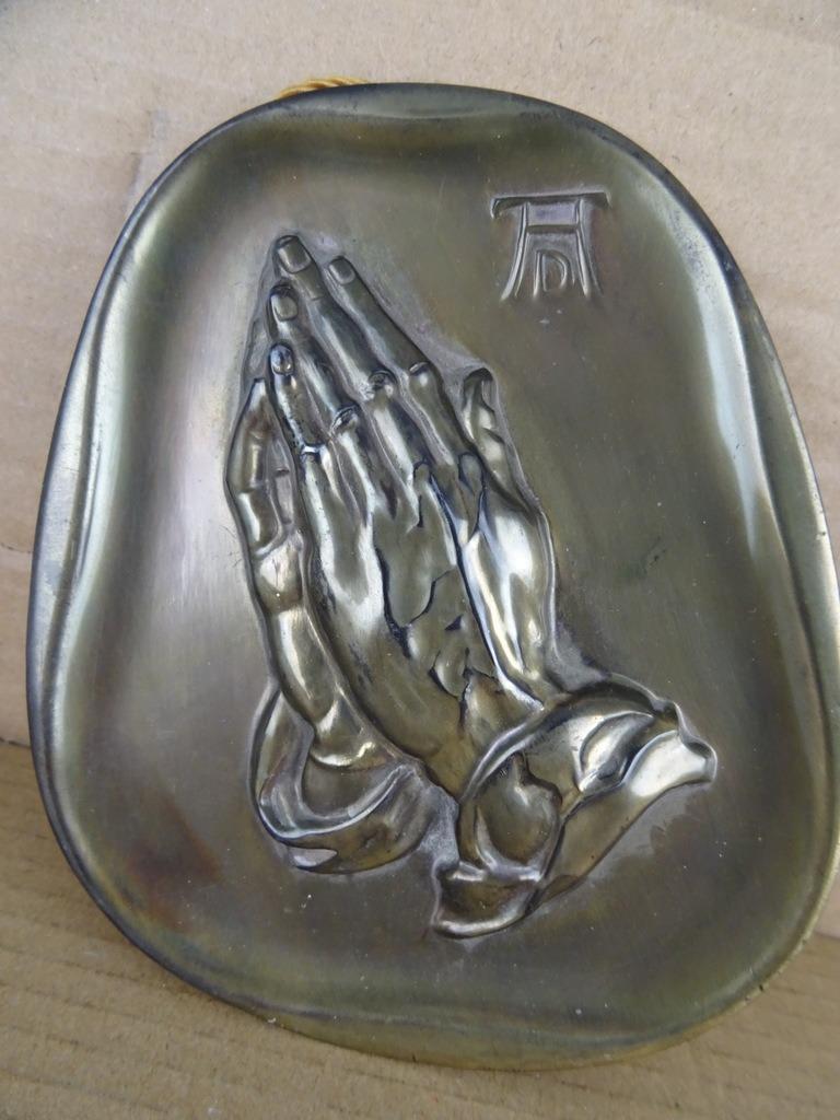 Plaque relief ancienne 1900 Albrecht Dürer Mains en prière, Antiquités & Art, Antiquités | Objets religieux, Enlèvement ou Envoi