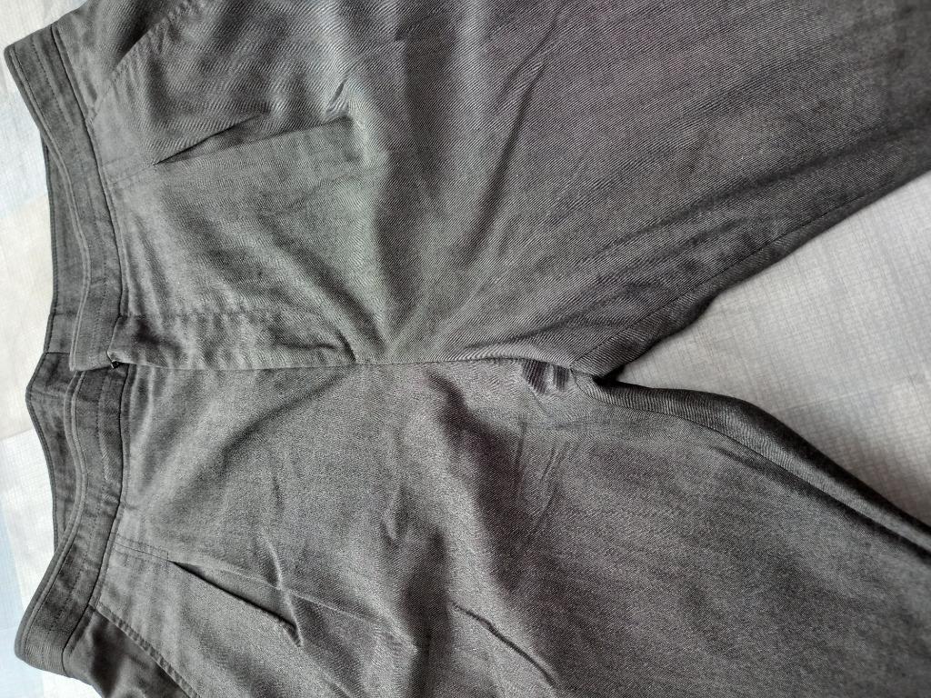 mooie grijze band broek Heren maat 48   Boss, Kleding | Heren, Broeken en Pantalons, Nieuw, Ophalen of Verzenden, Grijs, Hugo boss