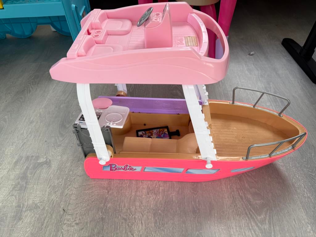 Barbie make up tafel en stoel / Barbie boot, Ophalen, Gebruikt