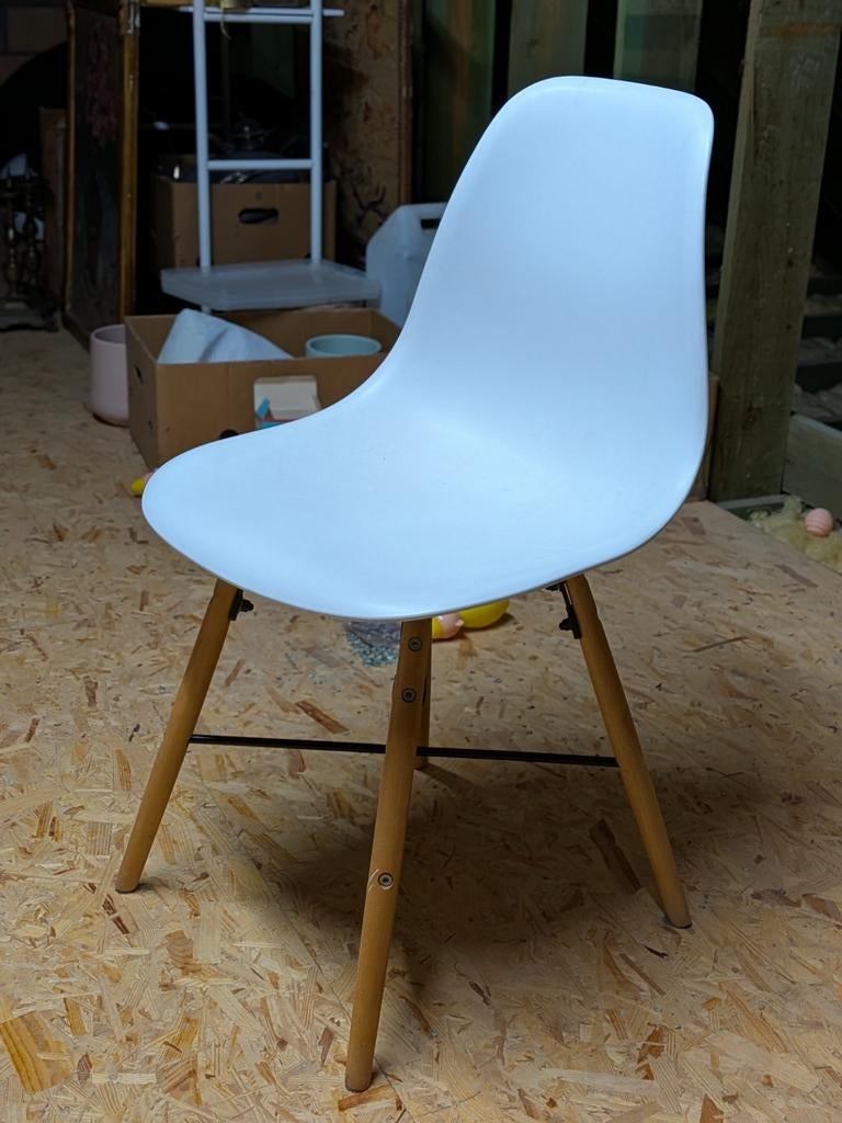 4 witte stoelen, Ophalen