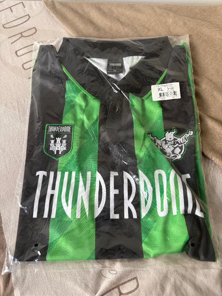 Thunderdome Soccer T-Shirt XL (2024) - Sportpaleis Antwerpen, Kleding | Heren, T-shirts, Nieuw, Maat 56/58 (XL), Groen, Ophalen