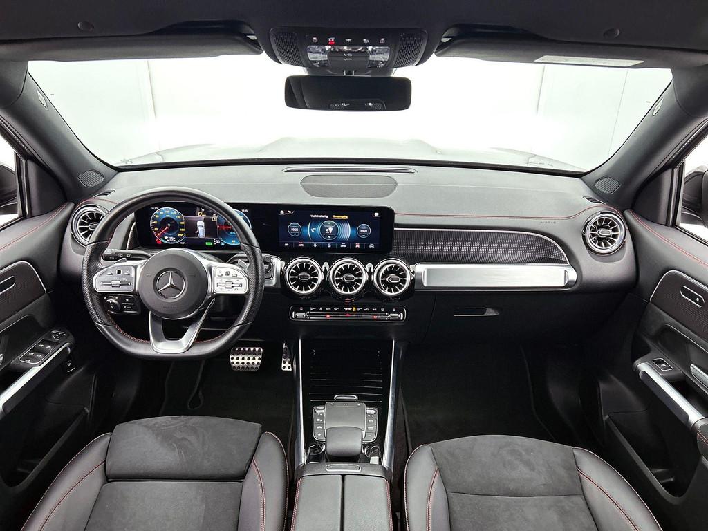 Mercedes-Benz EQB-Klasse 300 4MATIC AMG Line | Night Pack |, Auto's, Automaat, Gebruikt, Regensensor, 5 zetels