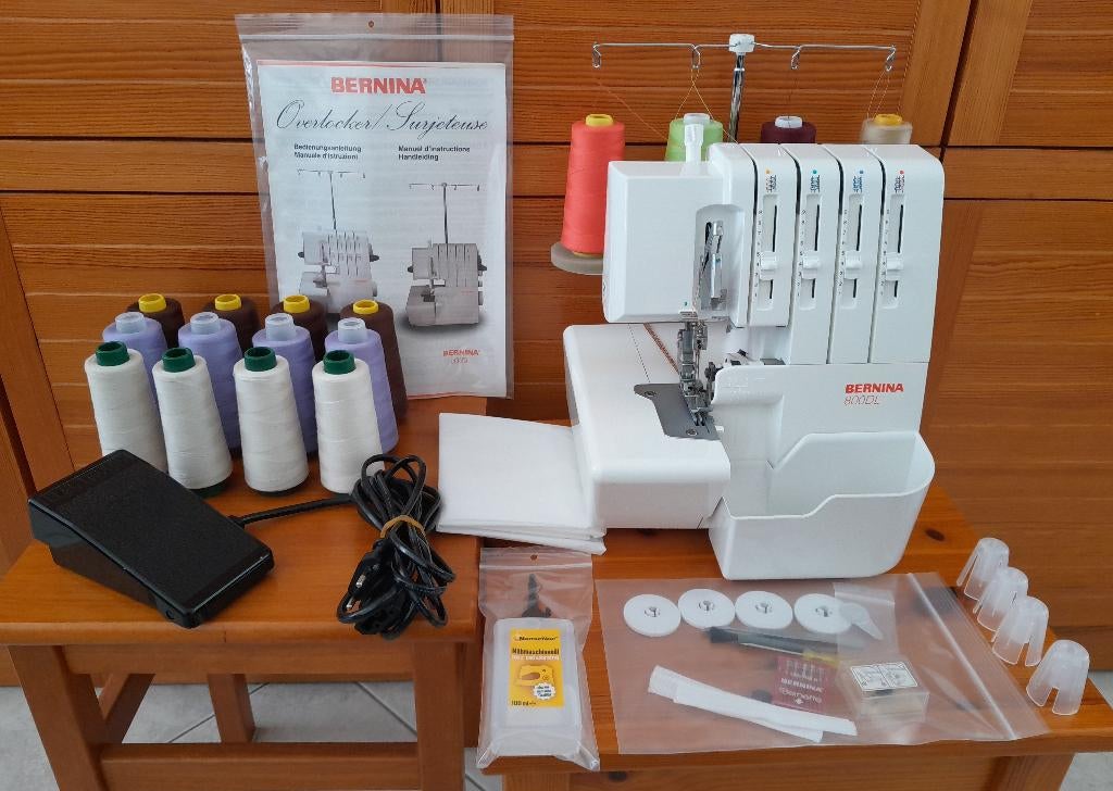 Overlock naaimachine Bernina 800DL, Ophalen, Zo goed als nieuw, Lockmachine, Bernina