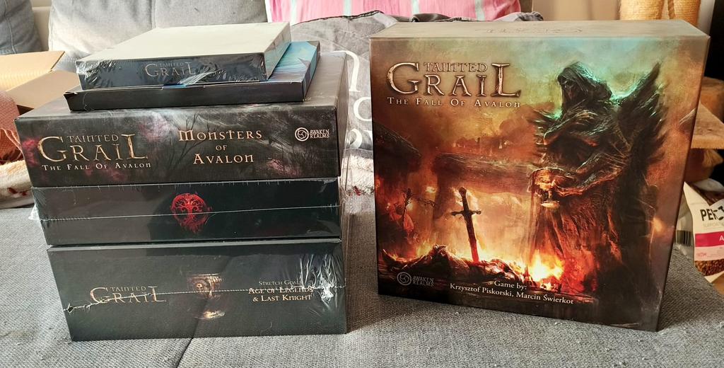 Tainted grail - kickstarter, Ophalen of Verzenden, Zo goed als nieuw