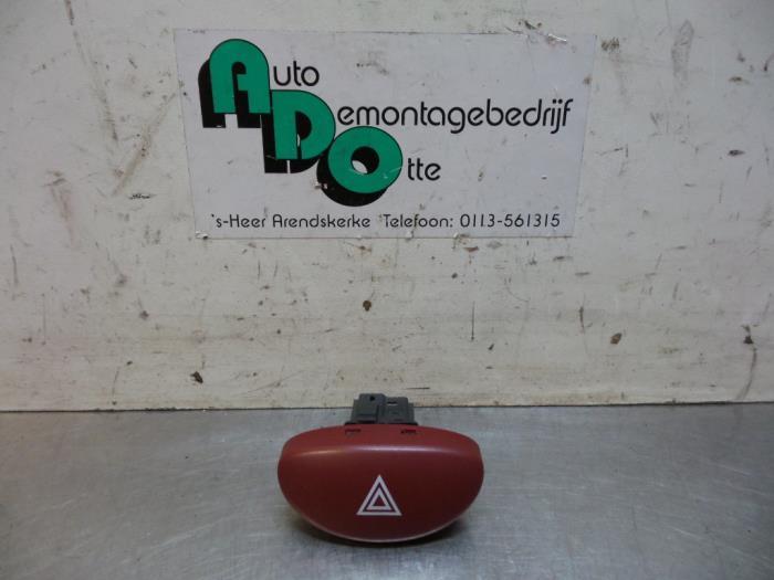 Paniekverlichtings Schakelaar van een Peugeot 206, Gebruikt, -, -, Ophalen of Verzenden