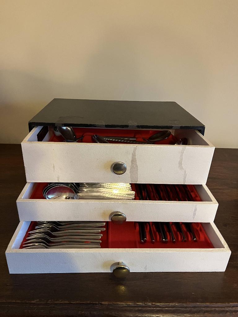 Trousse à couverts Kara Inox Gembloux pour 12 personnes (*), Enlèvement ou Envoi, Utilisé, Inox ou Chrome, Ensemble de couverts
