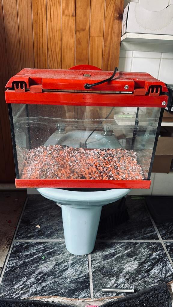 Aquarium avec éclairage — bon état, Enlèvement, Comme neuf, Éclairage