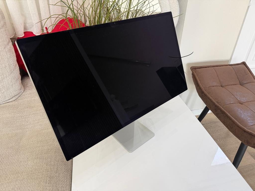Apple Display Studio 27", Computers en Software, Monitoren, Ophalen, Zo goed als nieuw, USB-C