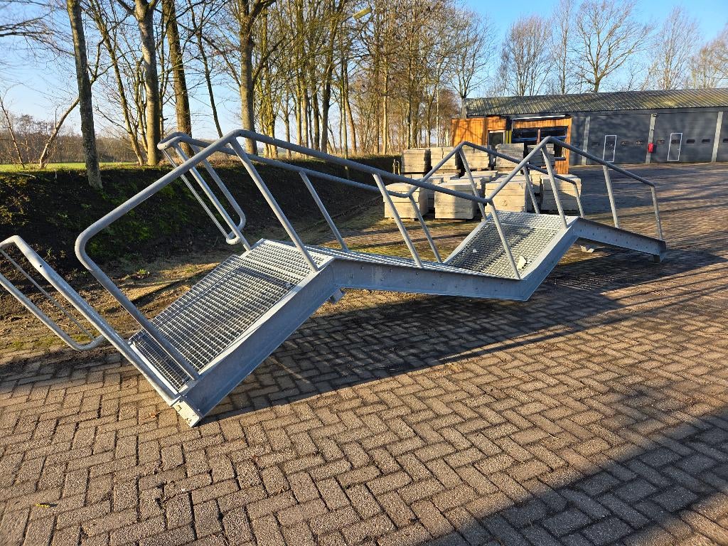 Gegalvaniseerde trap met leuningen Rechts Hoog 3.40 meter, Enlèvement, Comme neuf, Escalier