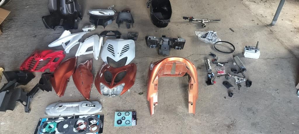 Groot lot Yamaha Aerox onderdelen, Motoren, Ophalen