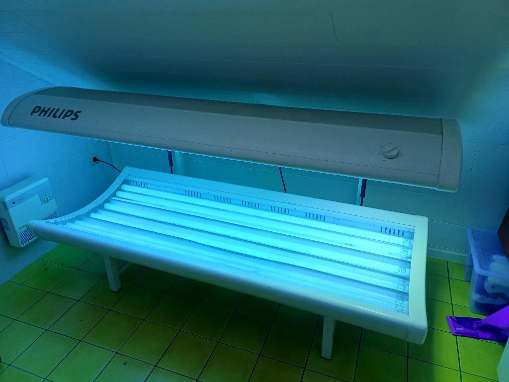 Zonnebank te koop, Electroménager, Solarium, Banc solaire & Bronzage facial, Enlèvement, Utilisé, Banc solaire double, 10 à 15 lampes