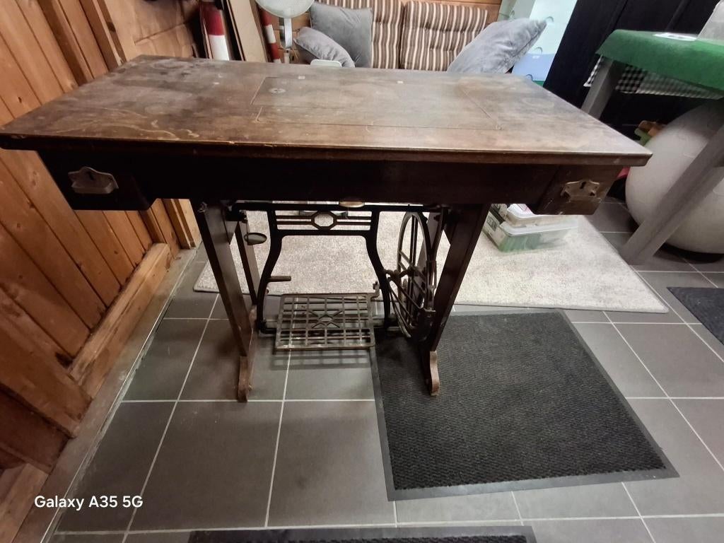 J. Verhaeghe Naaimachine in tafel, Enlèvement