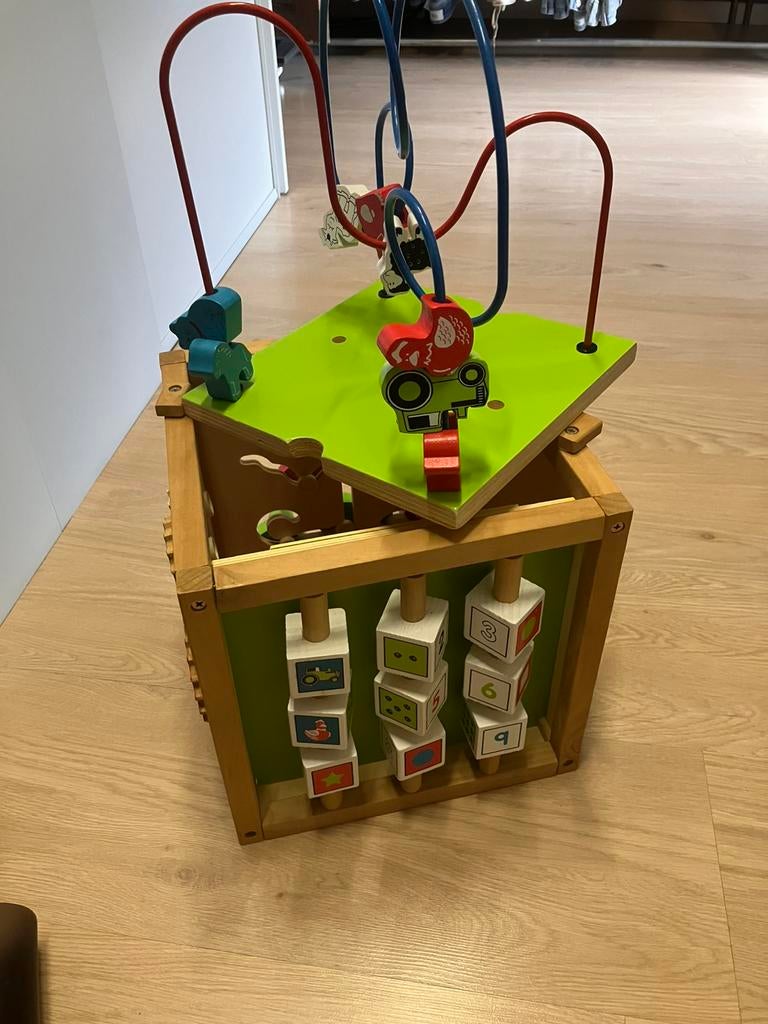 Houten speelkubus plus IKEA kinderstoel, Kinderen en Baby's, Ophalen, Zo goed als nieuw