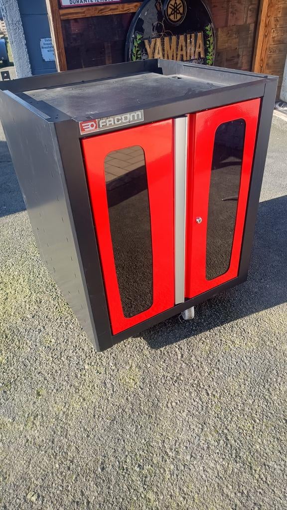 Facom gereedschapskast, Ophalen