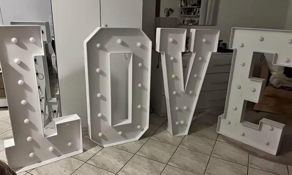 Livre d or audio avec sa cabine ou pas et lettre LOVE, Kleding | Dames, Trouwkleding en Trouwaccessoires, Verzenden, Zo goed als nieuw