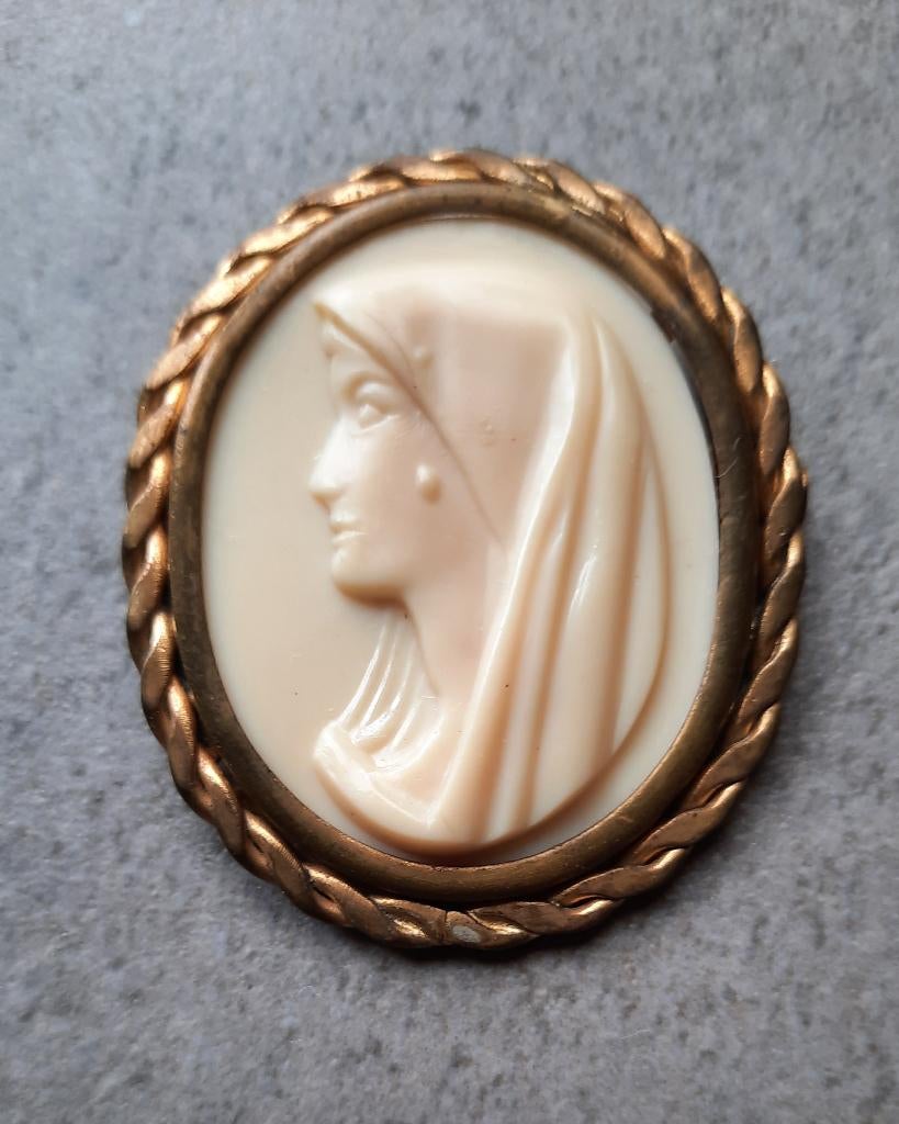 Camee broche, Ophalen, Overige materialen, 4 tot 7 cm, Gebruikt