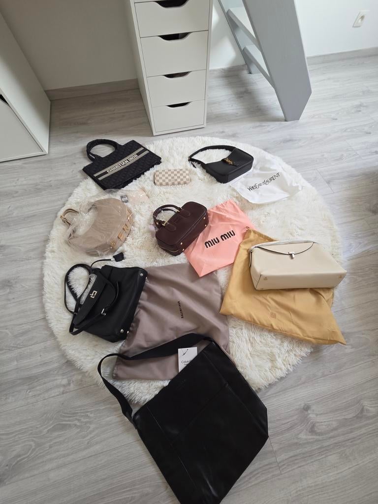 Lot de sac de marque Fendi Miu Miu Totem Ck Yvs dior balncia, Bijoux, Sacs & Beauté, Sacs | Sacs Femme, Enlèvement