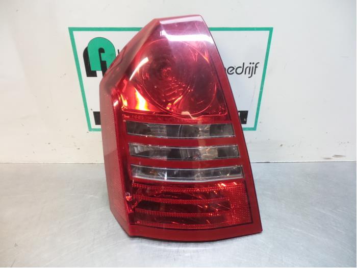 Achterlicht links van een Chrysler 300 C, Gebruikt, -, Ophalen of Verzenden, -