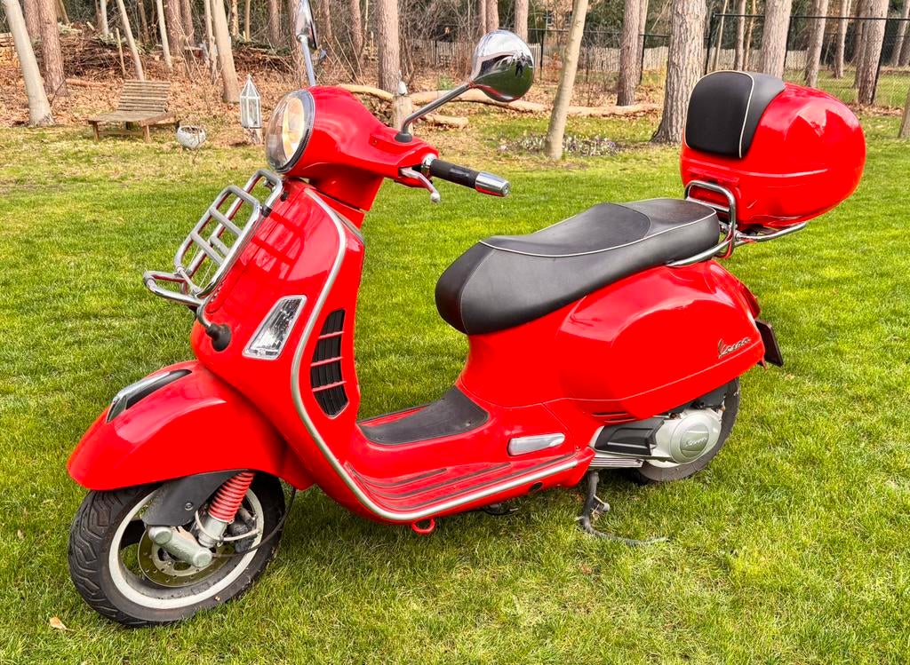 Vespa 125cc rouge, Vélos & Vélomoteurs, Comme neuf, Enlèvement, Essence, Vespa