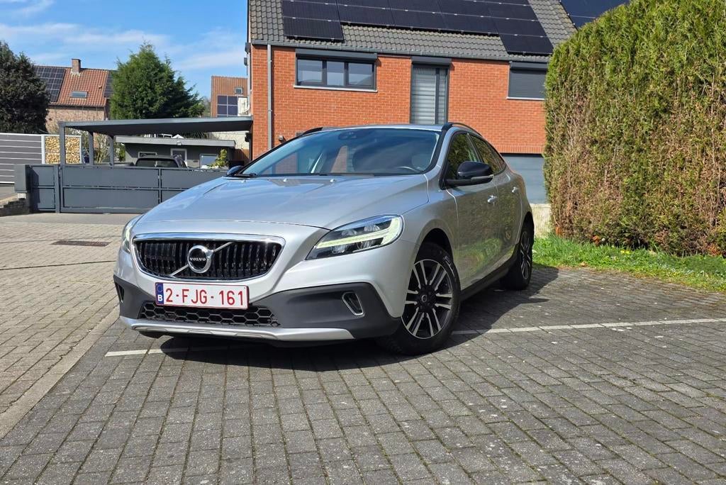 Volvo V40 Cross Country Diesel 2019 Automatique Super équipé, Achat, Euro 6, Entretenue par le concessionnaire, Noir