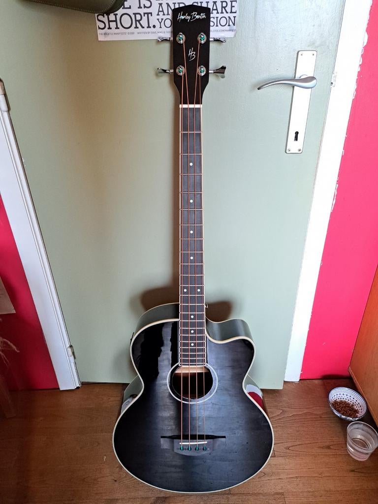 Harley Benton semi akoestische basgitaar, Ophalen