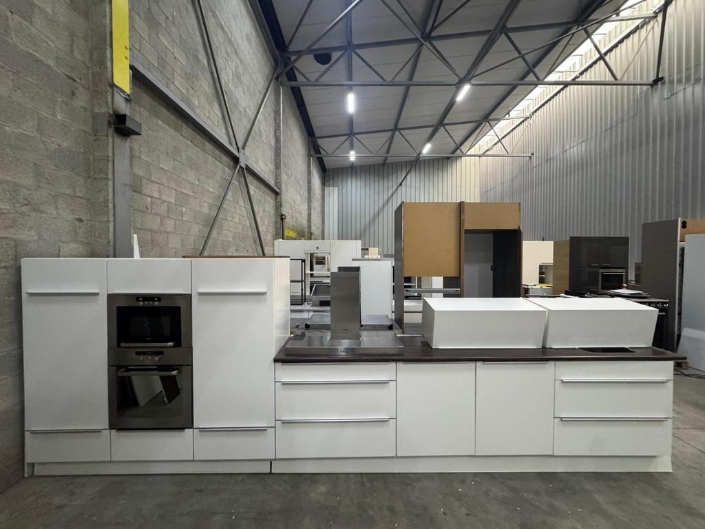 Nette Rechte Keuken Hoogglans Wit + Apparatuur GEDEMONTEERD, Huis en Inrichting, Keuken | Complete keukens, Wit, Enkelwandige keuken