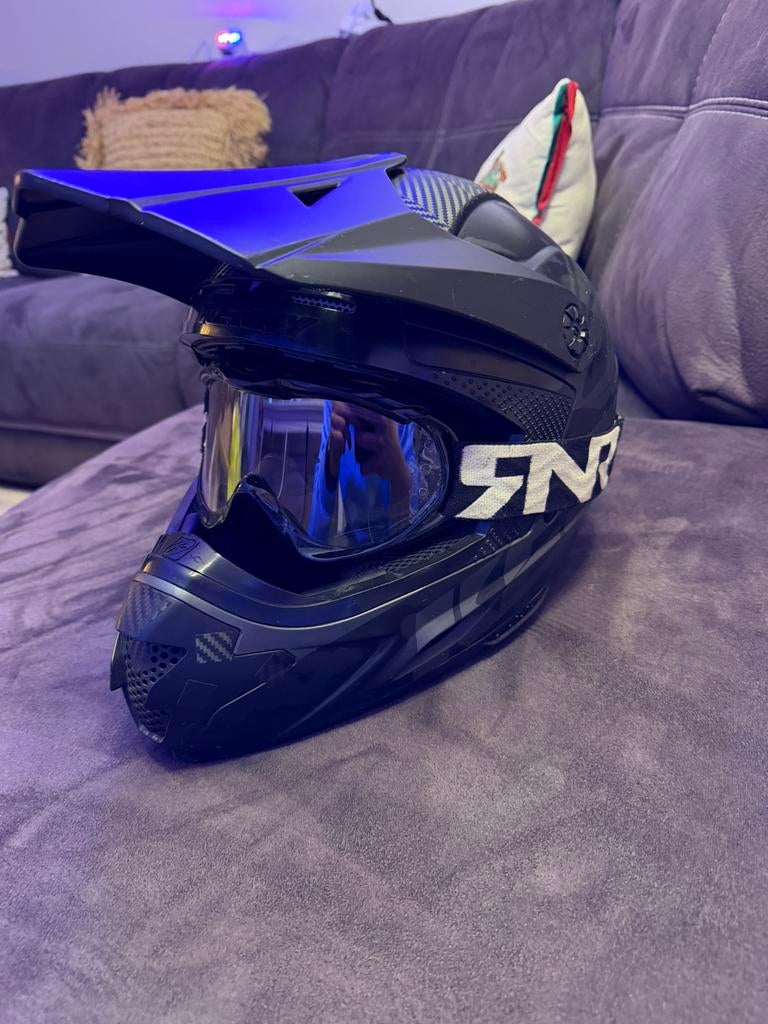 Cross helm, Motoren, Ophalen