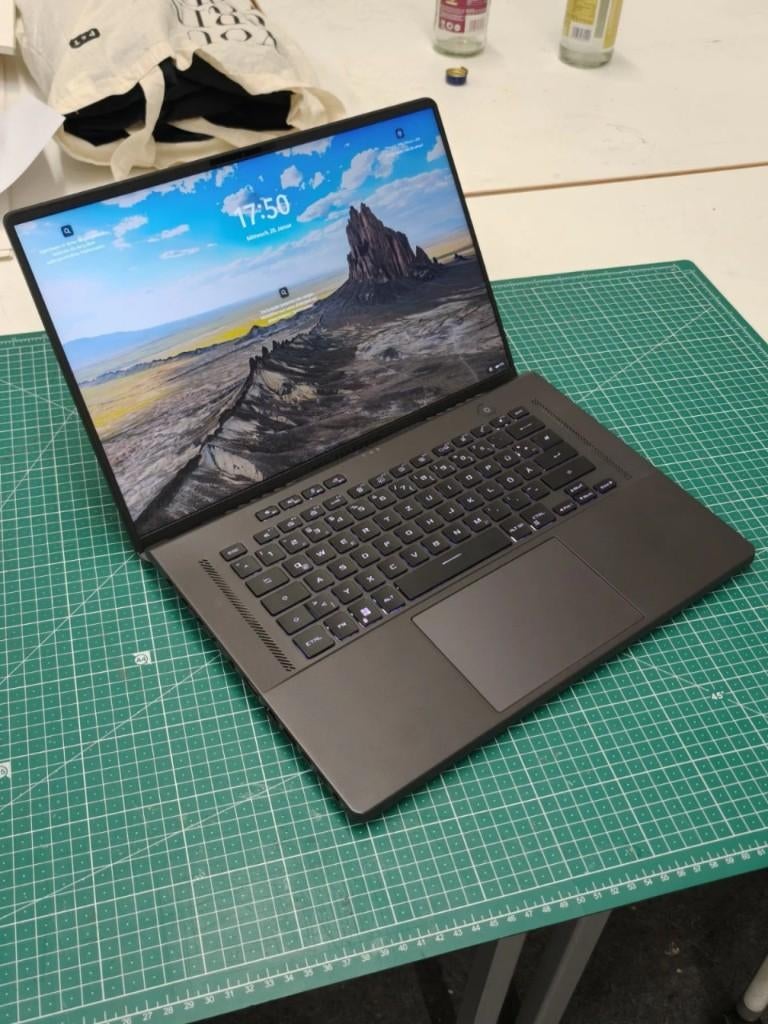 Asus ROG Zephyrus G16 2023, 16 pouces, Comme neuf, 4 Ghz ou plus, Gaming