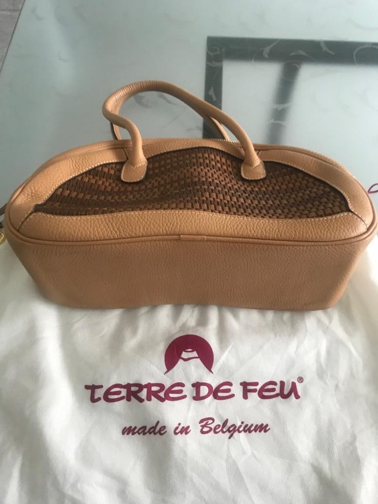 Nieuwe handtas Terre De Feu met gratis verzending, Bijoux, Sacs & Beauté, Sacs | Sacs Femme, Enlèvement ou Envoi, Neuf, Brun, Sac à main