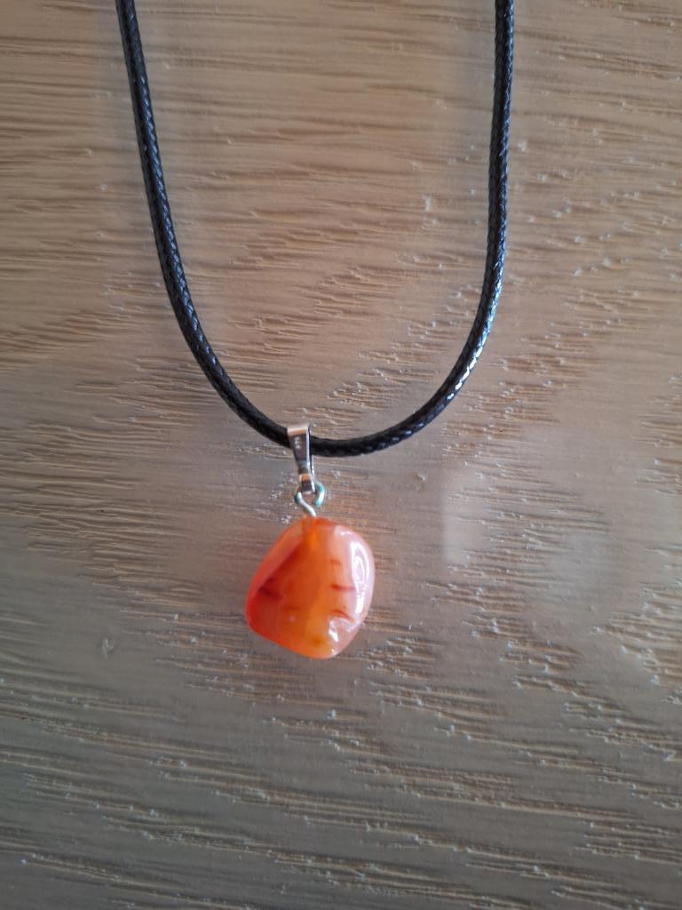 Edelsteen, carneool agaat aan hangertje met ketting, Handtassen en Accessoires, Edelstenen, Ophalen of Verzenden, Nieuw