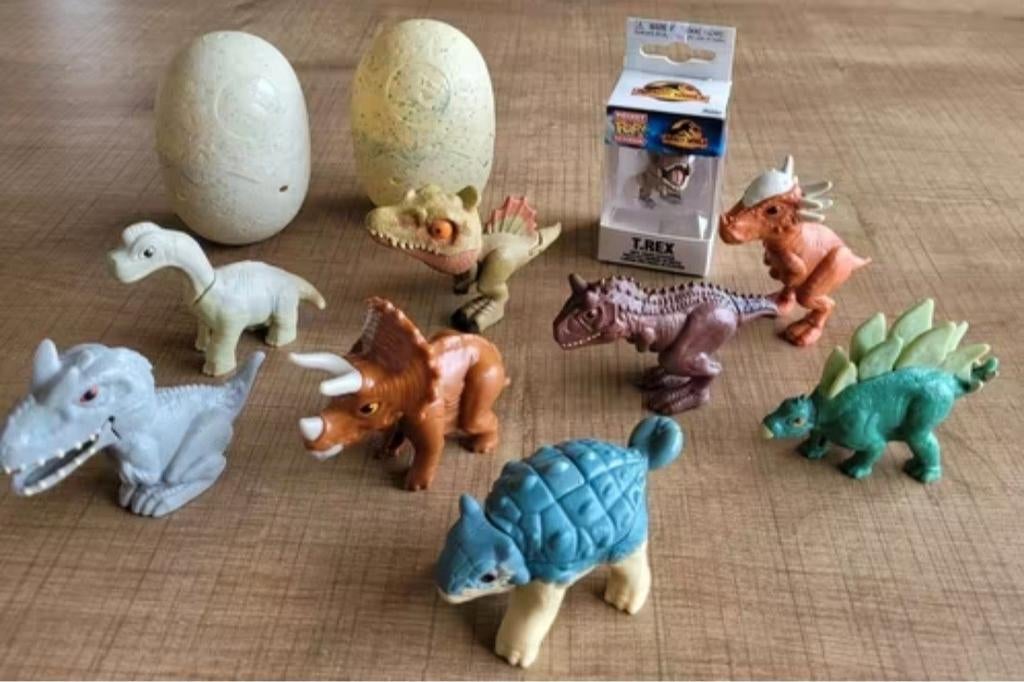 Jurassic Park - Jurassic World: 9 dino's + 2 dino-eieren, Kinderen en Baby's, Speelgoed | Actiefiguren, Ophalen of Verzenden, Zo goed als nieuw