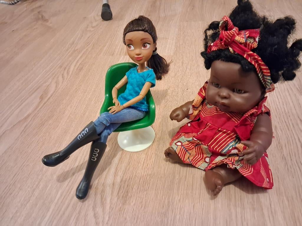 2 poupées + chaise, Enlèvement