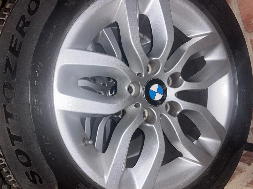 Pneu hiver avec jante bmw x4, Autos : Pièces & Accessoires, Pneus hiver, 17 pouces, Enlèvement, Utilisé