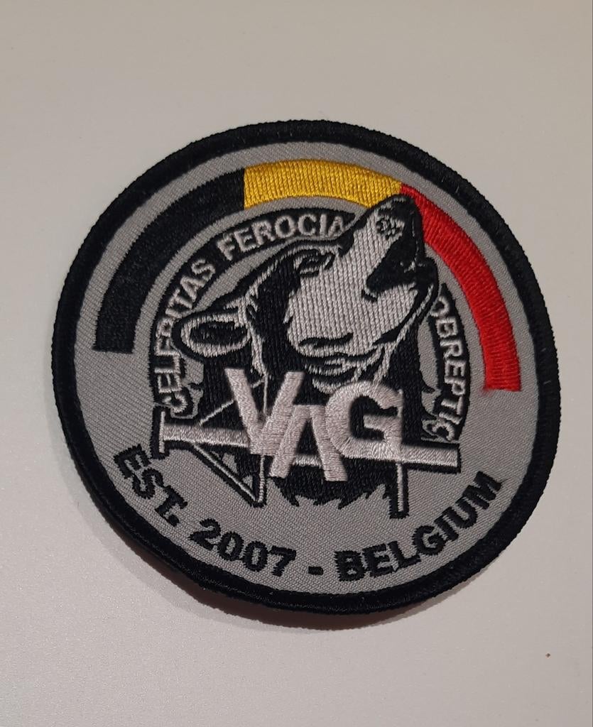 Police de Patch, Collections, Envoi