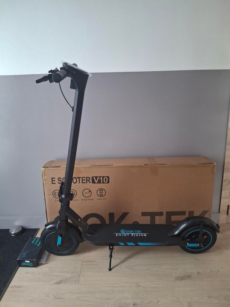 ELEKTRISCHE STEP NIEUW IN DOOS + FACTUUR EN 2 JAAR GARANTIE, Fietsen en Brommers, Steps, Ophalen of Verzenden, Nieuw, Elektrische step (E-scooter)