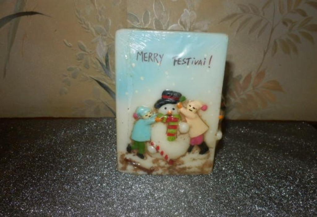 (43) -bougie en forme de livre - neuve -, Enlèvement ou Envoi, Neuf, Bougie, Moins de 25 cm