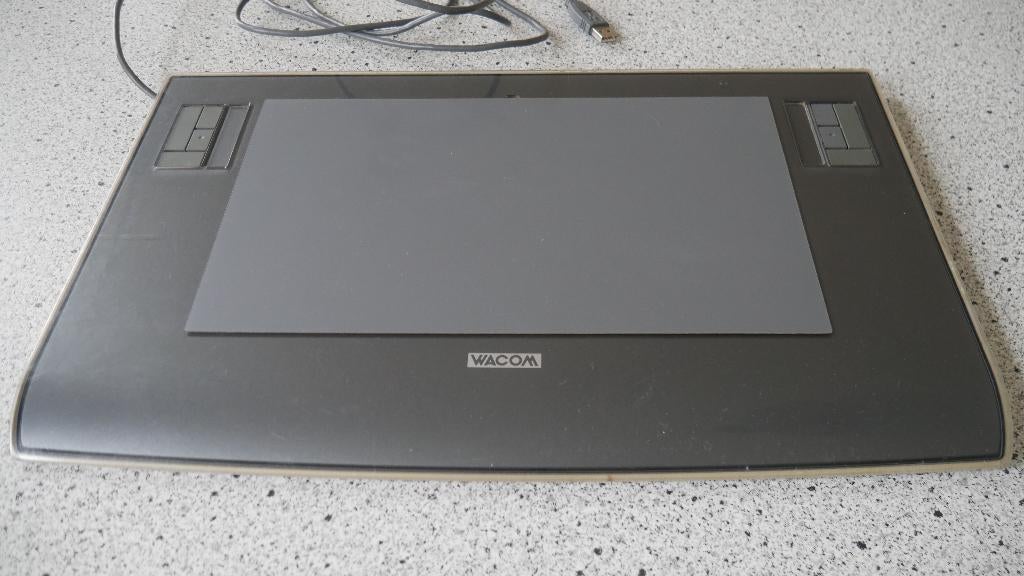Tablette Wacom Graphics Intuos 3 PTZ-631W, Enlèvement ou Envoi, Utilisé, Filaire, Wacom