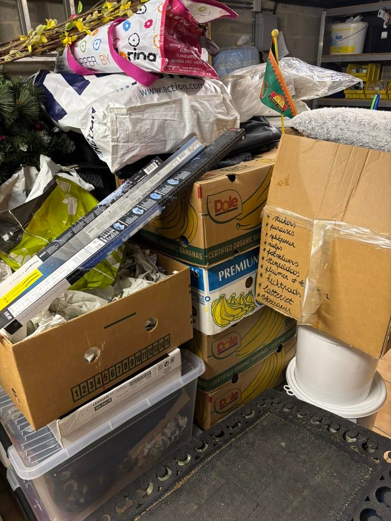 Spullen voor rommelmarkt, Ophalen, Zo goed als nieuw