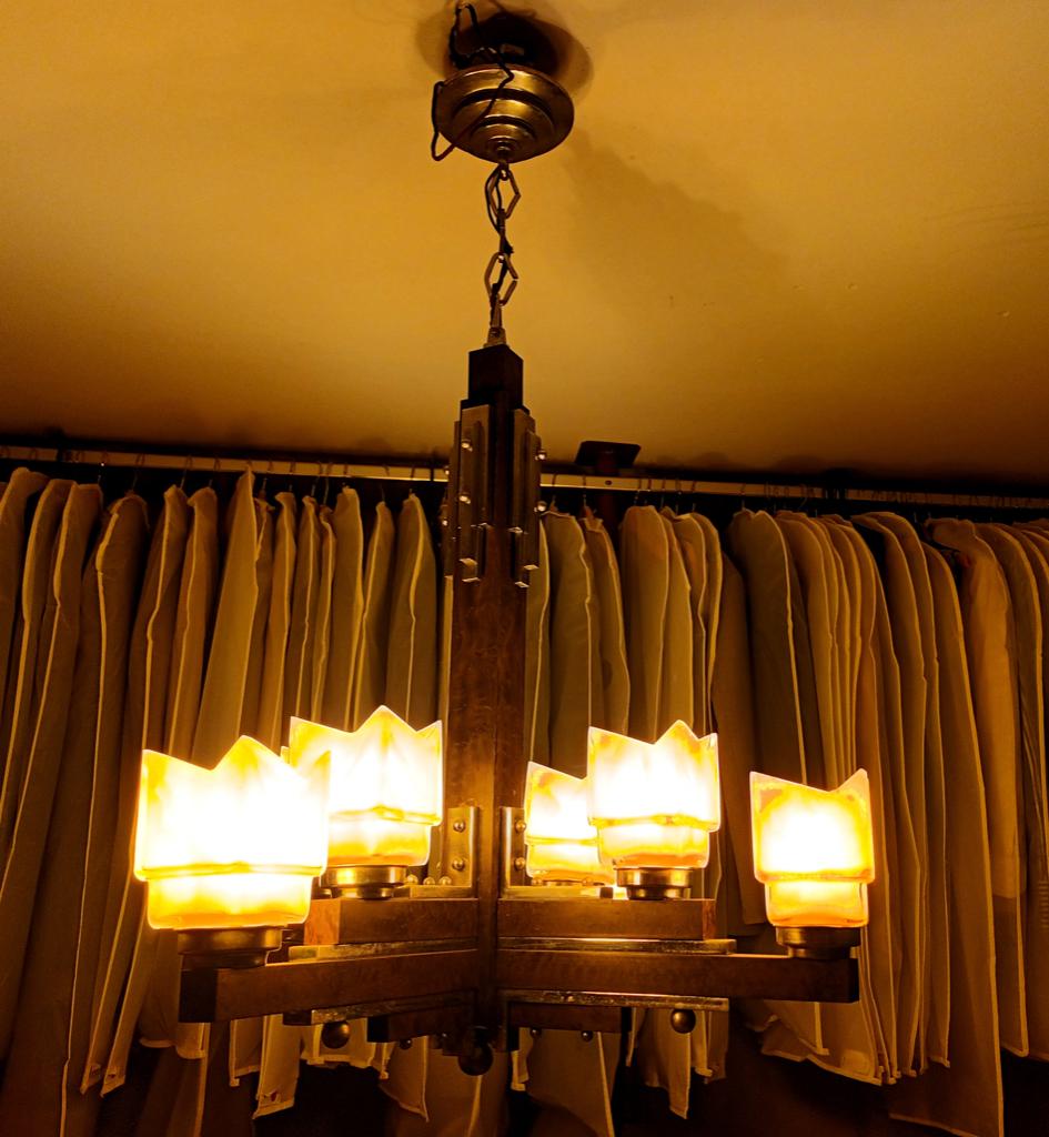 Art deco luchter, Ophalen